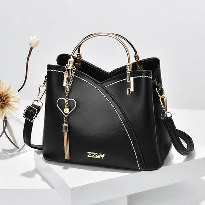 La Melvie Vie Crossbody con Asa Dorada es más que un accesorio: es el detalle que transforma tu presencia en admiración.

Creada para mujeres que no renuncian a la elegancia ni en los momentos más prácticos, la Vie combina organización inteligente con un diseño audaz. Desde el celular hasta el labial, todo encuentra su lugar con discreción y estilo.