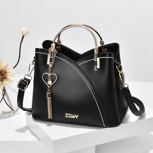 La Melvie Vie Crossbody con Asa Dorada es más que un accesorio: es el detalle que transforma tu presencia en admiración.

Creada para mujeres que no renuncian a la elegancia ni en los momentos más prácticos, la Vie combina organización inteligente con un diseño audaz. Desde el celular hasta el labial, todo encuentra su lugar con discreción y estilo.