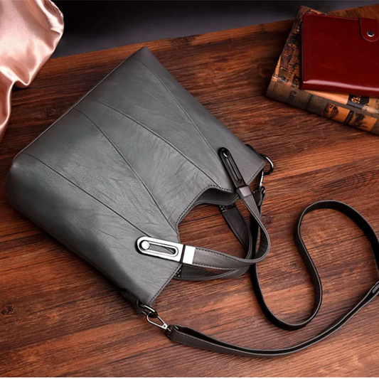 Bolsa de Mano en Cuero con Asa Ajustable