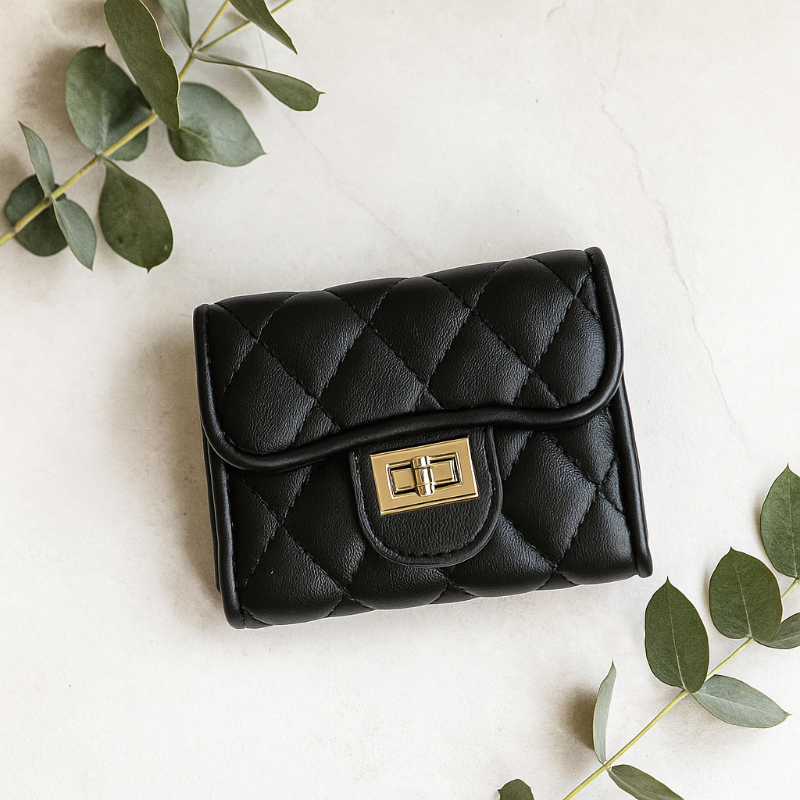 Cartera de piel sintética con cierre de botón