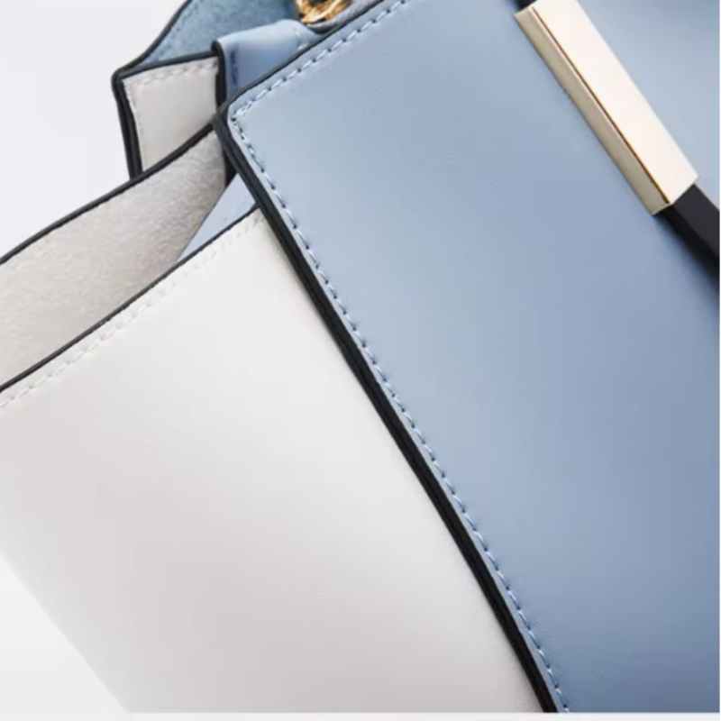 Conjunto de bolsas versátil para mujer Melvie en PU con 4 piezas: tote bag espaciosa, bolso crossbody mediano, bolso pequeño y cartera porta tarjetas. Diseño elegante, práctico y funcional, con interior organizado, cierre de cremallera y forro de poliéster resistente. Ideal para uso diario, trabajo, estudio y ocasiones especiales.