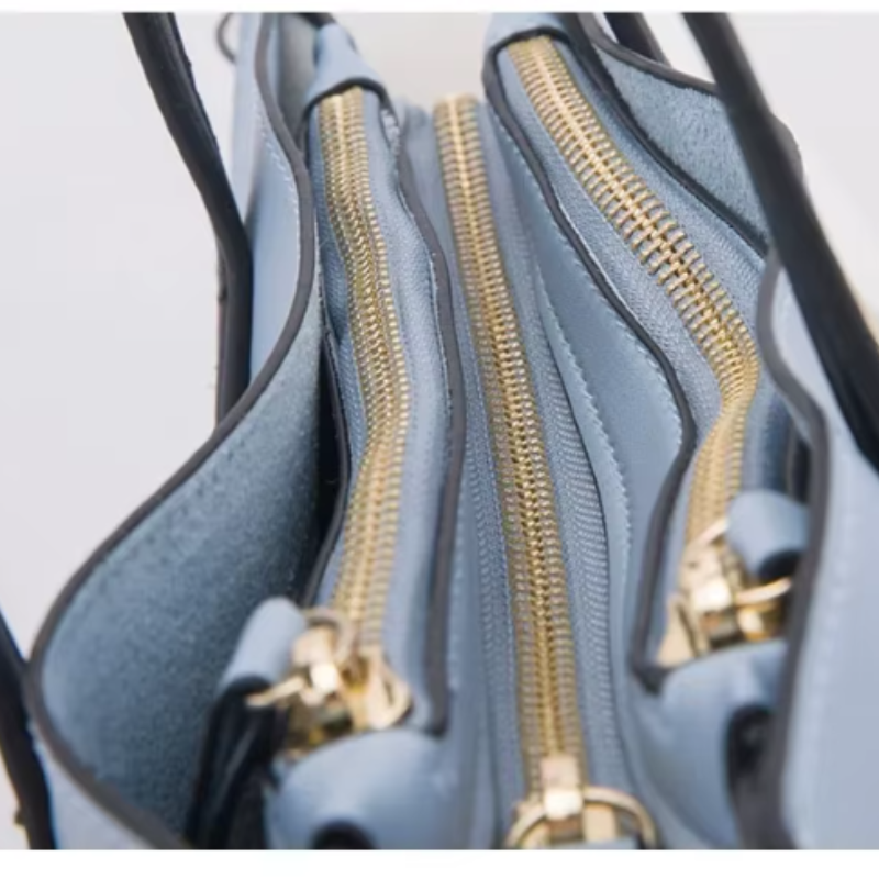 Conjunto de bolsas versátil para mujer Melvie en PU con 4 piezas: tote bag espaciosa, bolso crossbody mediano, bolso pequeño y cartera porta tarjetas. Diseño elegante, práctico y funcional, con interior organizado, cierre de cremallera y forro de poliéster resistente. Ideal para uso diario, trabajo, estudio y ocasiones especiales.